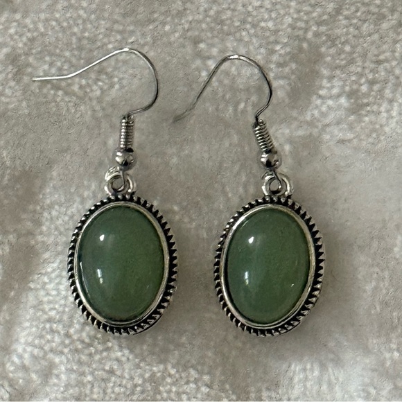 Textured Silver Disc Earrings + Green Oval Cabochon Dangle Earrings - NWT - Picture 8 of 9